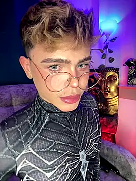 Snapshot of PRINCE_STEV chatting on October 2025 12:18:02 AM PRINCE STEV online show from October 2025 12:18:02 AM