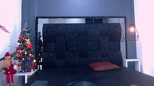 Snapshot of Molly_Spears chatting on December 2025 07:43:01 PM Molly Spears online show from December 2025 07:43:01 PM