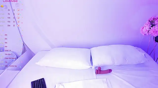 Snapshot of NanaOsaky chatting on October 2025 12:00:02 PM NanaOsaky online show from October 2025 12:00:02 PM