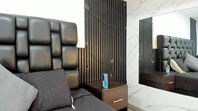 Snapshot of AuroraBon chatting on October 2025 02:29:01 AM AuroraBon online show from October 2025 02:29:01 AM