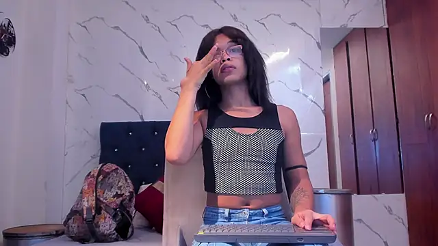 Snapshot of evelyn_wine chatting on September 2025 03:06:02 PM evelyn wine online show from September 2025 03:06:02 PM