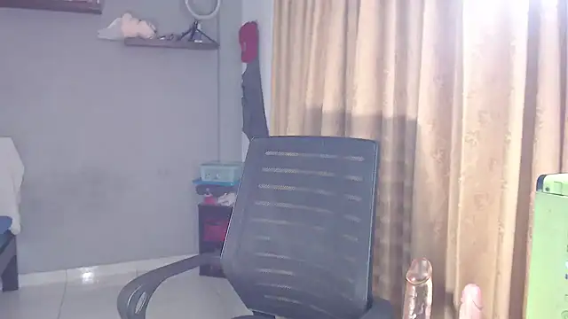 Snapshot of SusanLeroy chatting on October 2025 10:03:01 AM SusanLeroy online show from October 2025 10:03:01 AM