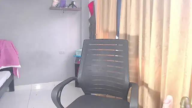 Snapshot of SusanLeroy chatting on October 2025 10:59:02 AM SusanLeroy online show from October 2025 10:59:02 AM