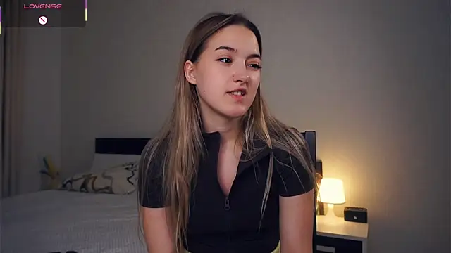 Snapshot of CathrynGeer chatting on October 2025 07:33:01 PM CathrynGeer online show from October 2025 07:33:01 PM