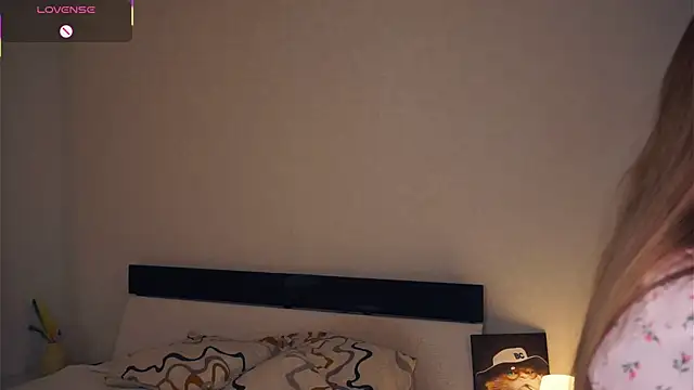 Snapshot of CathrynGeer chatting on October 2025 06:18:01 PM CathrynGeer online show from October 2025 06:18:01 PM