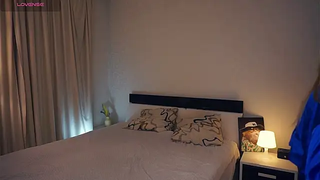 Snapshot of CathrynGeer chatting on November 2025 06:18:01 PM CathrynGeer online show from November 2025 06:18:01 PM