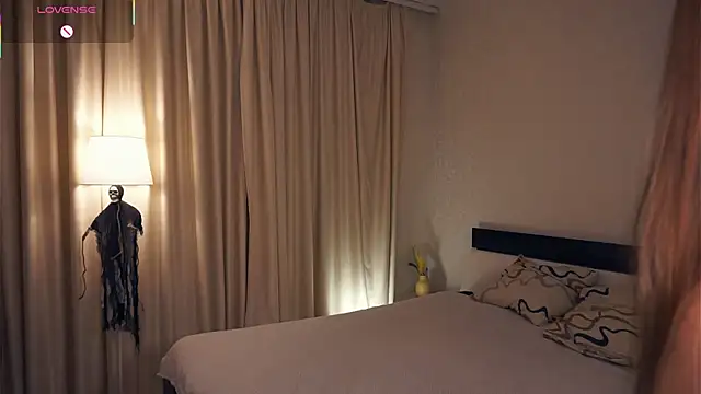 Snapshot of CathrynGeer chatting on November 2025 07:14:01 PM CathrynGeer online show from November 2025 07:14:01 PM