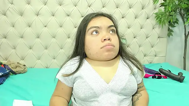 Michelle Brooks online show from December 2024 01:27:02 PM