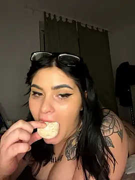 Snapshot of alexaandreea99 chatting on December 2024 01:14:01 AM alexaandreea99 online show from December 2024 01:14:01 AM