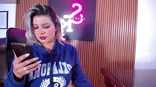 Snapshot of Candy_sr chatting on February 2025 02:36:01 PM Candy sr online show from February 2025 02:36:01 PM