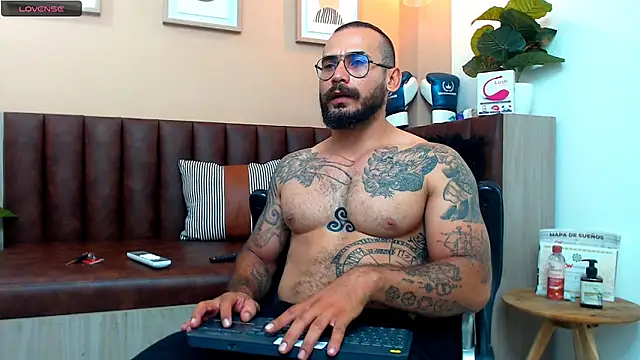 Snapshot of hanz_col chatting on March 2025 07:09:02 AM hanz col online show from March 2025 07:09:02 AM