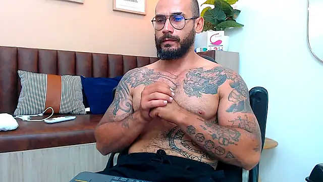 Snapshot of hanz_col chatting on March 2025 02:01:01 PM hanz col online show from March 2025 02:01:01 PM