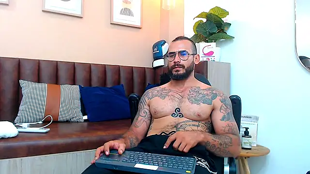 Snapshot of hanz_col chatting on March 2025 11:30:02 AM hanz col online show from March 2025 11:30:02 AM