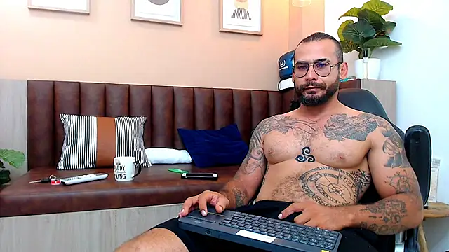 Snapshot of hanz_col chatting on March 2025 09:28:01 AM hanz col online show from March 2025 09:28:01 AM