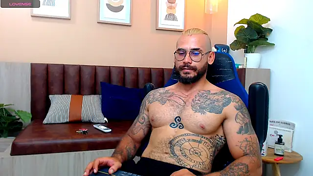 Snapshot of hanz_col chatting on March 2025 02:50:01 AM hanz col online show from March 2025 02:50:01 AM