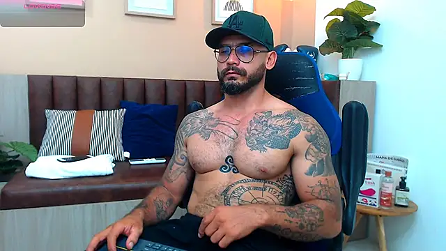 Snapshot of hanz_col chatting on March 2025 04:56:01 AM hanz col online show from March 2025 04:56:01 AM