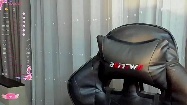 Snapshot of Victoria_Di chatting on October 2025 04:29:01 PM Victoria Di online show from October 2025 04:29:01 PM