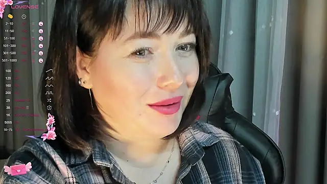 Snapshot of Victoria_Di chatting on November 2025 03:32:02 PM Victoria Di online show from November 2025 03:32:02 PM