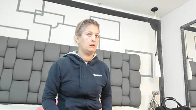 Jade squirtt online show from October 2025 12:57:02 PM