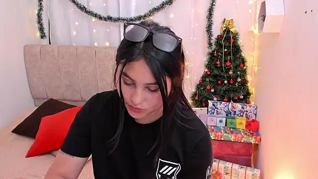 Little Ivy online show from December 2024 06:28:01 PM