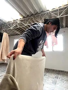 Little Ivy online show from November 2025 04:07:01 PM