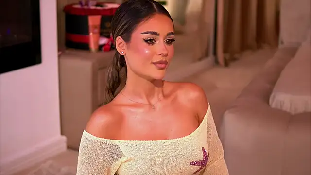 Snapshot of YasmineShaw chatting on November 2025 11:58:01 PM YasmineShaw online show from November 2025 11:58:01 PM