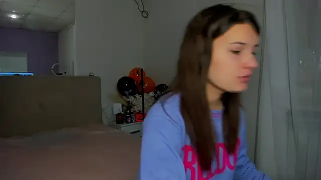 Laura Leee online show from November 2025 06:02:02 AM