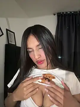 Snapshot of Dulceeany chatting on October 2025 03:35:01 AM Dulceeany online show from October 2025 03:35:01 AM