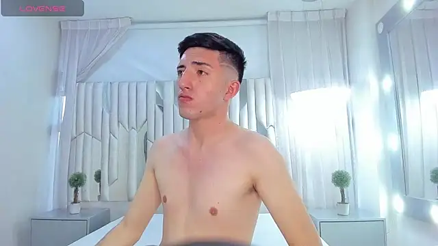 Un Slutty online show from March 2025 10:31:02 PM