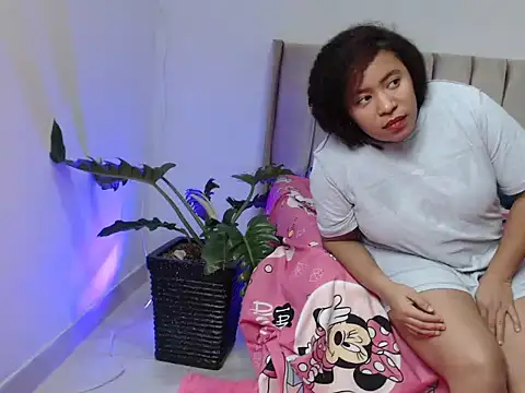 Snapshot of h0t_coupl3 chatting on November 2025 01:37:02 AM h0t coupl3 online show from November 2025 01:37:02 AM