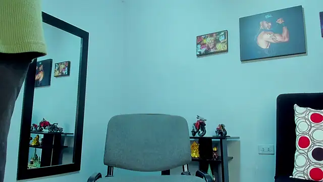 Snapshot of SamirHazard97 chatting on December 2024 02:21:01 AM SamirHazard97 online show from December 2024 02:21:01 AM