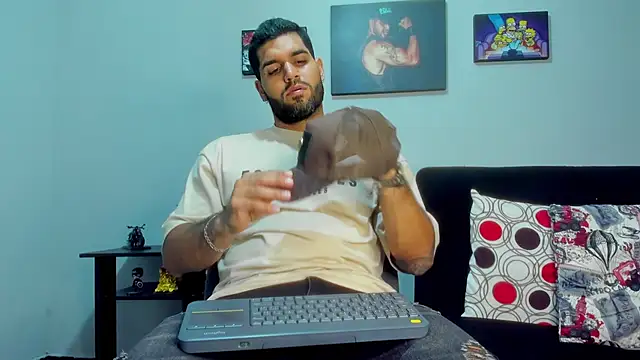 Snapshot of SamirHazard97 chatting on December 2024 02:09:01 AM SamirHazard97 online show from December 2024 02:09:01 AM