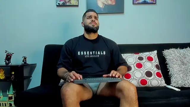 Snapshot of SamirHazard97 chatting on January 2025 02:47:02 AM SamirHazard97 online show from January 2025 02:47:02 AM