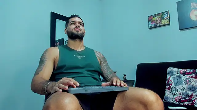 Snapshot of SamirHazard97 chatting on January 2025 11:35:01 PM SamirHazard97 online show from January 2025 11:35:01 PM