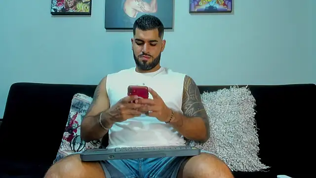 Snapshot of SamirHazard97 chatting on February 2025 02:06:02 AM SamirHazard97 online show from February 2025 02:06:02 AM