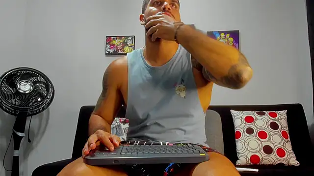 Snapshot of SamirHazard97 chatting on February 2025 02:40:01 AM SamirHazard97 online show from February 2025 02:40:01 AM