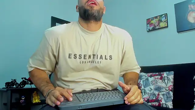 Snapshot of SamirHazard97 chatting on February 2025 01:57:01 AM SamirHazard97 online show from February 2025 01:57:01 AM