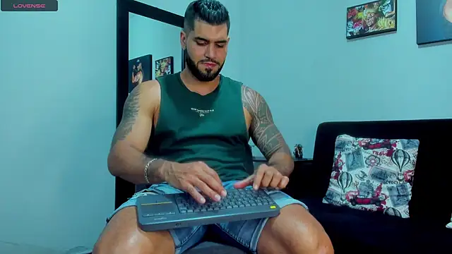 Snapshot of SamirHazard97 chatting on March 2025 02:19:02 AM SamirHazard97 online show from March 2025 02:19:02 AM