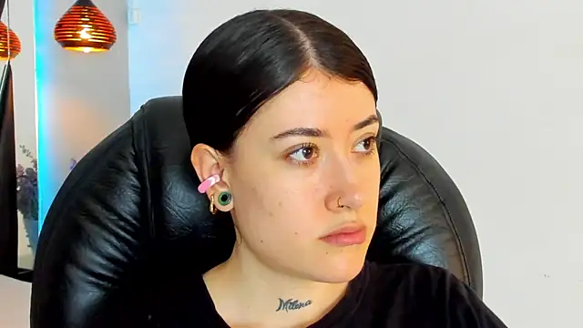Snapshot of melody_suarez chatting on December 2024 07:45:02 PM melody suarez online show from December 2024 07:45:02 PM