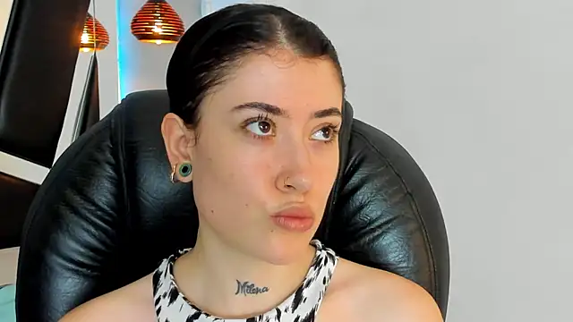 Snapshot of melody_suarez chatting on December 2024 08:16:01 PM melody suarez online show from December 2024 08:16:01 PM