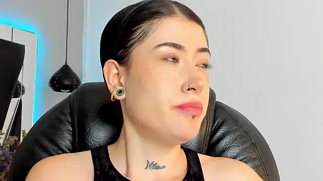 Snapshot of melody_suarez chatting on December 2024 10:16:02 PM melody suarez online show from December 2024 10:16:02 PM