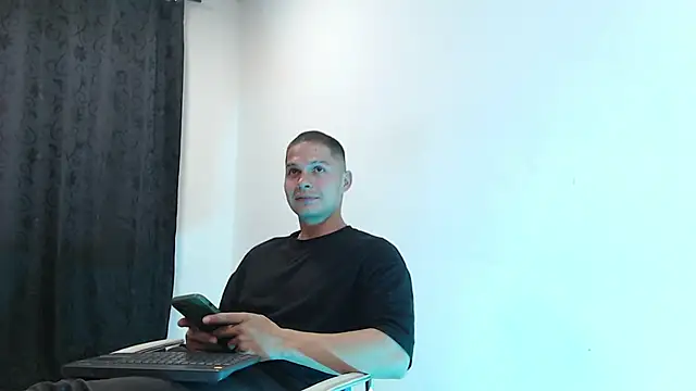 dominick crawford01 online show from February 2025 11:27:01 PM