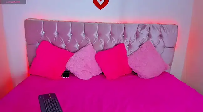 Snapshot of Cristal_moon1 chatting on December 2024 12:30:01 AM Cristal moon1 online show from December 2024 12:30:01 AM