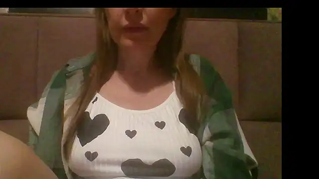 Snapshot of Sladkiegubki chatting on October 2025 09:37:01 PM Sladkiegubki online show from October 2025 09:37:01 PM