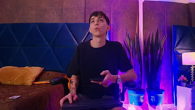 Lion Foster01 online show from December 2025 08:37:02 PM