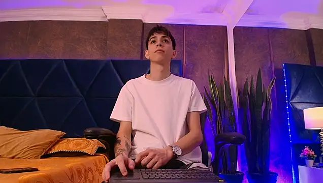 Lion Foster01 online show from December 2025 07:34:02 PM