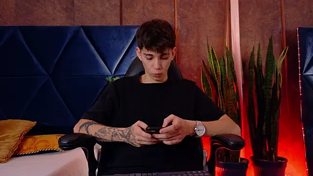 Lion Foster01 online show from December 2025 09:53:01 PM