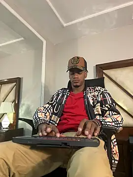 AaronCruz  online show from December 2024 07:51:01 PM