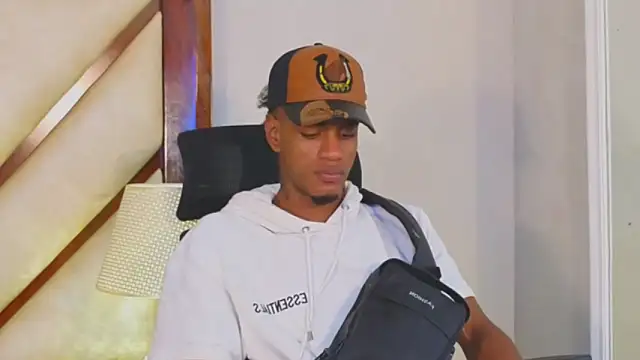 AaronCruz  online show from December 2024 07:38:02 PM