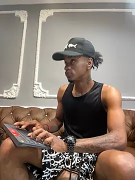 AaronCruz  online show from December 2024 01:54:02 PM